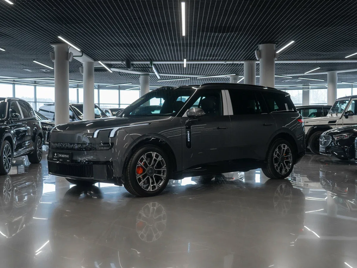 Lynk & Co 900