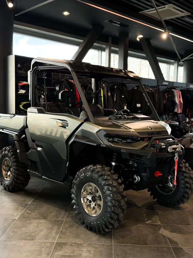 BRP Can-Am Defender HD11
