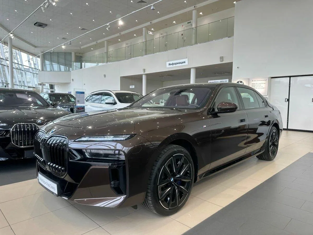 BMW 7 серии VII (G70)