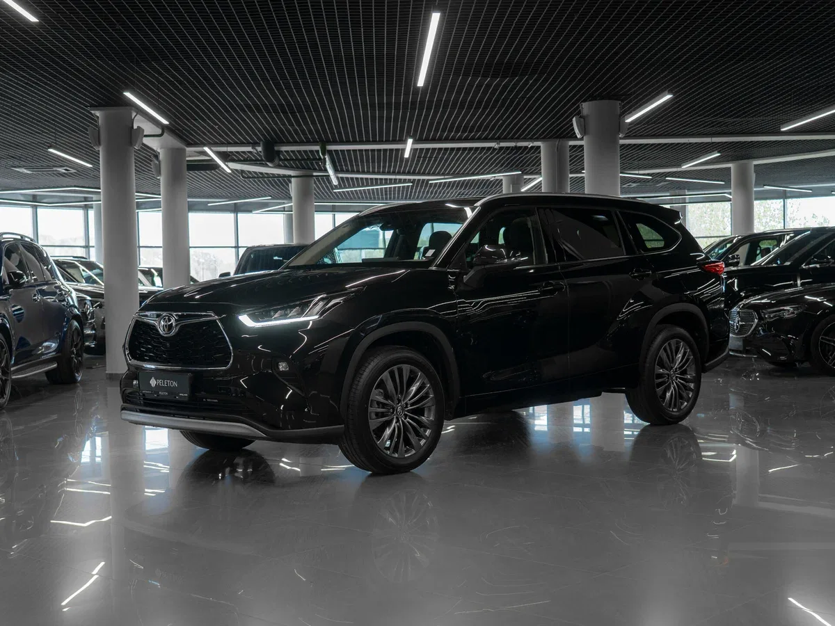 Toyota Highlander IV (U70)