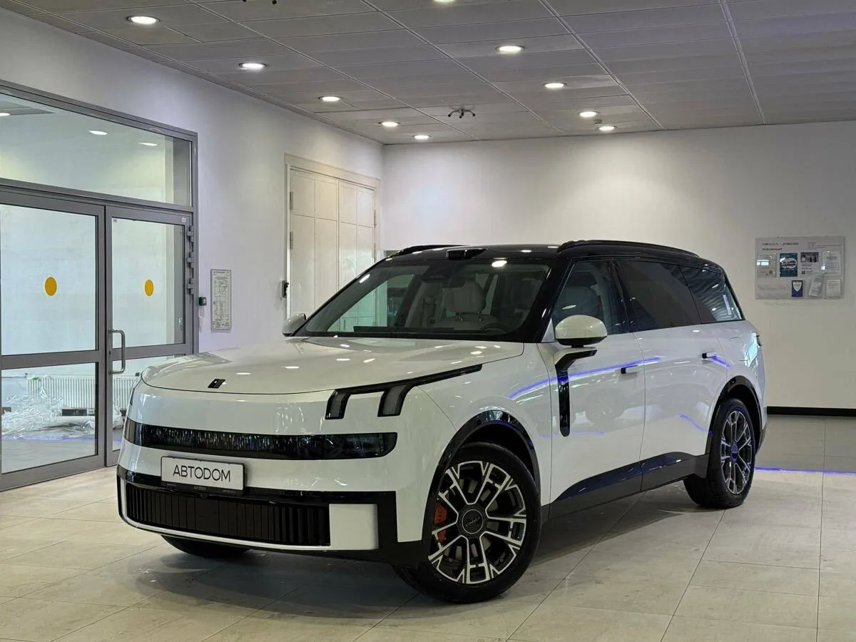 Lynk & Co 900