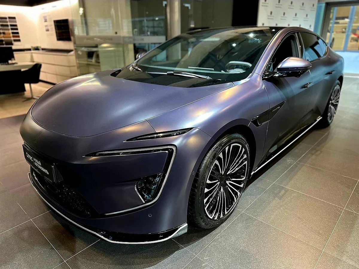 Avatr 12