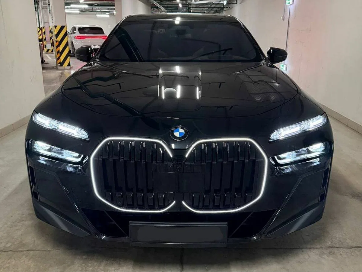 BMW 7 серии VII (G70)