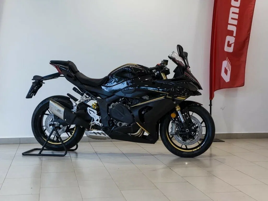 QJMotor SRK 800 RR