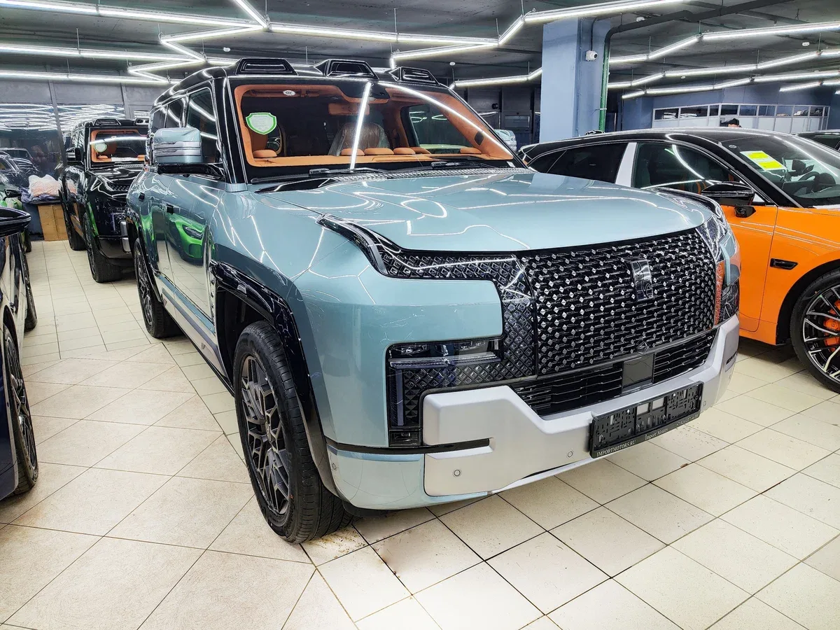 BYD Yangwang U8