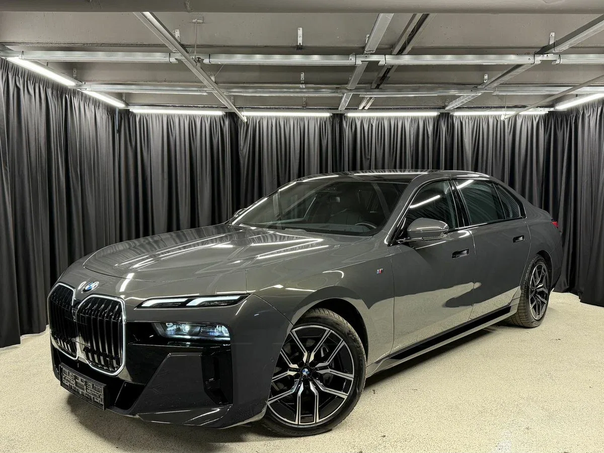 BMW 7 серии VII (G70)