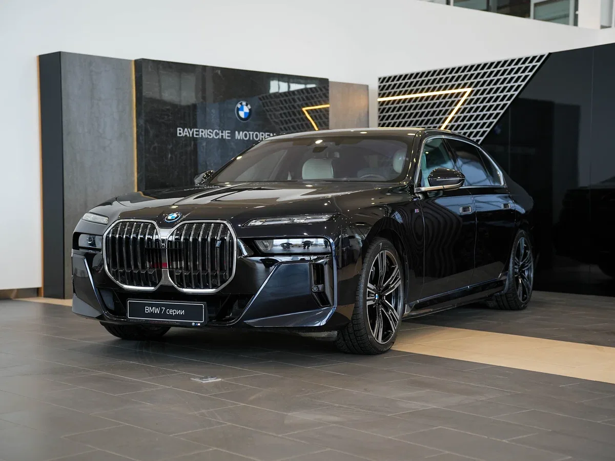 BMW i7