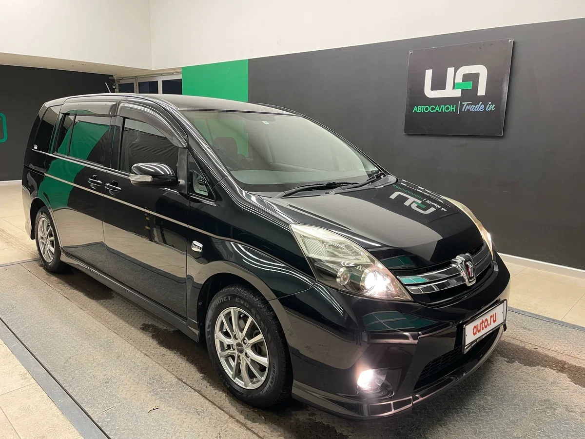 Toyota ISis I Рестайлинг