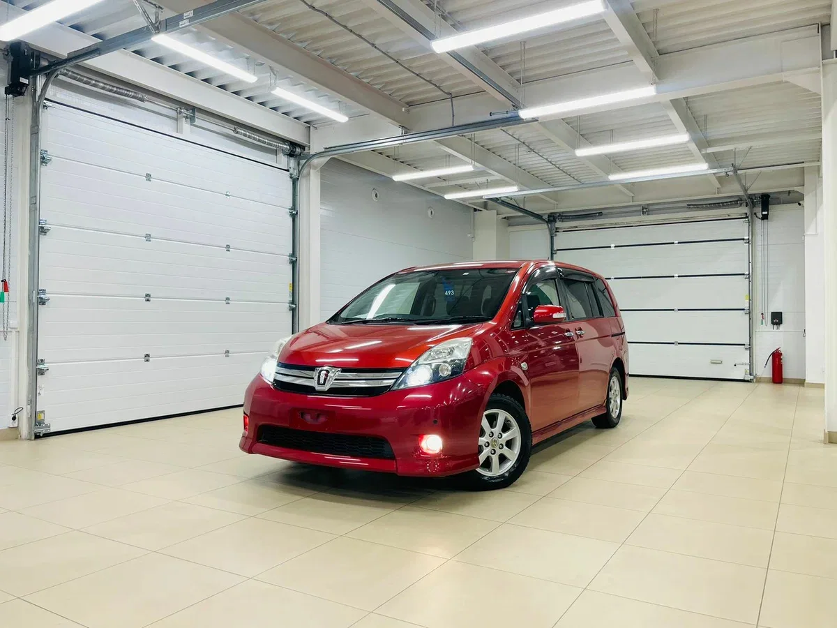 Toyota ISis I Рестайлинг