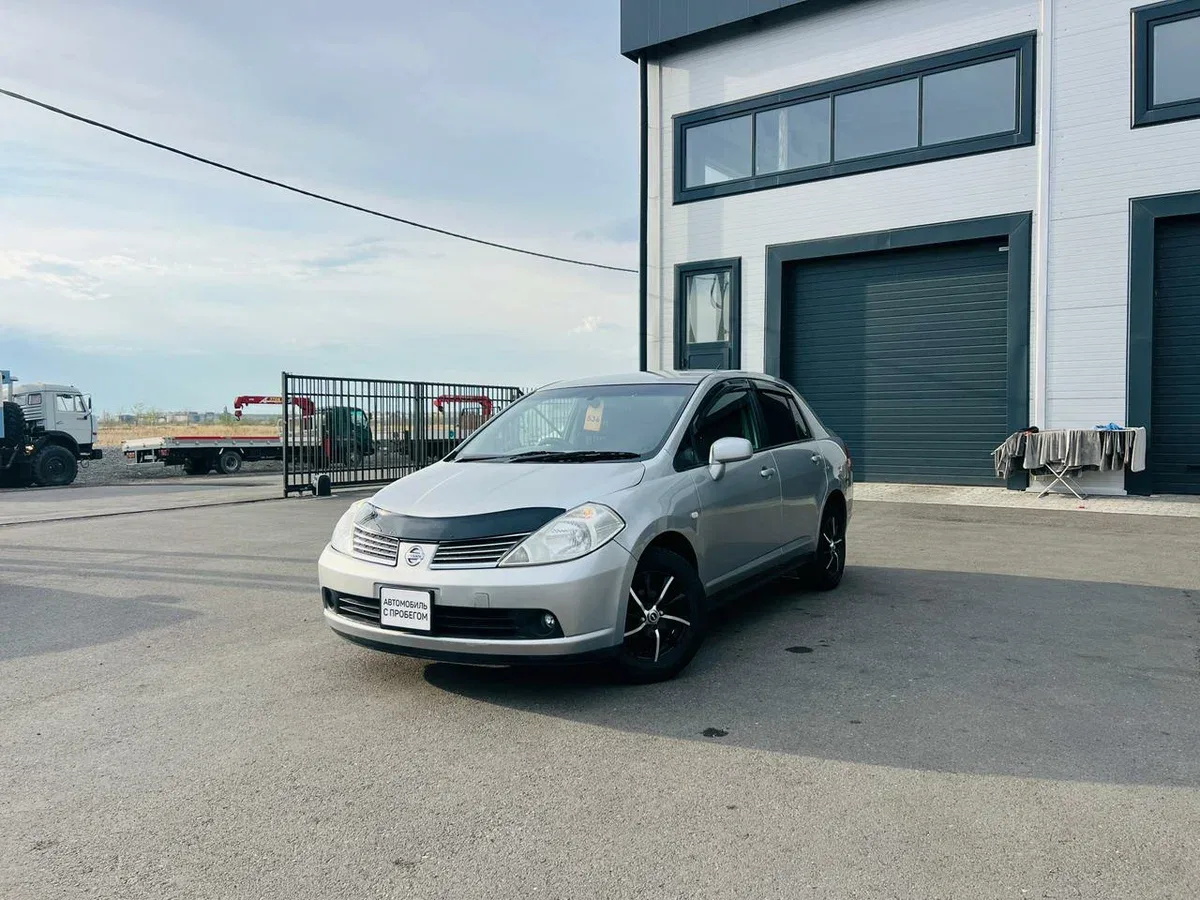Nissan Tiida I