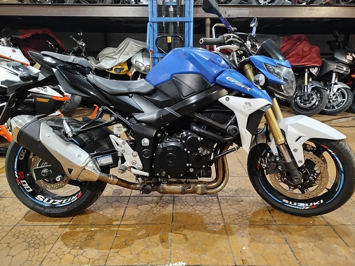 Suzuki GSR750