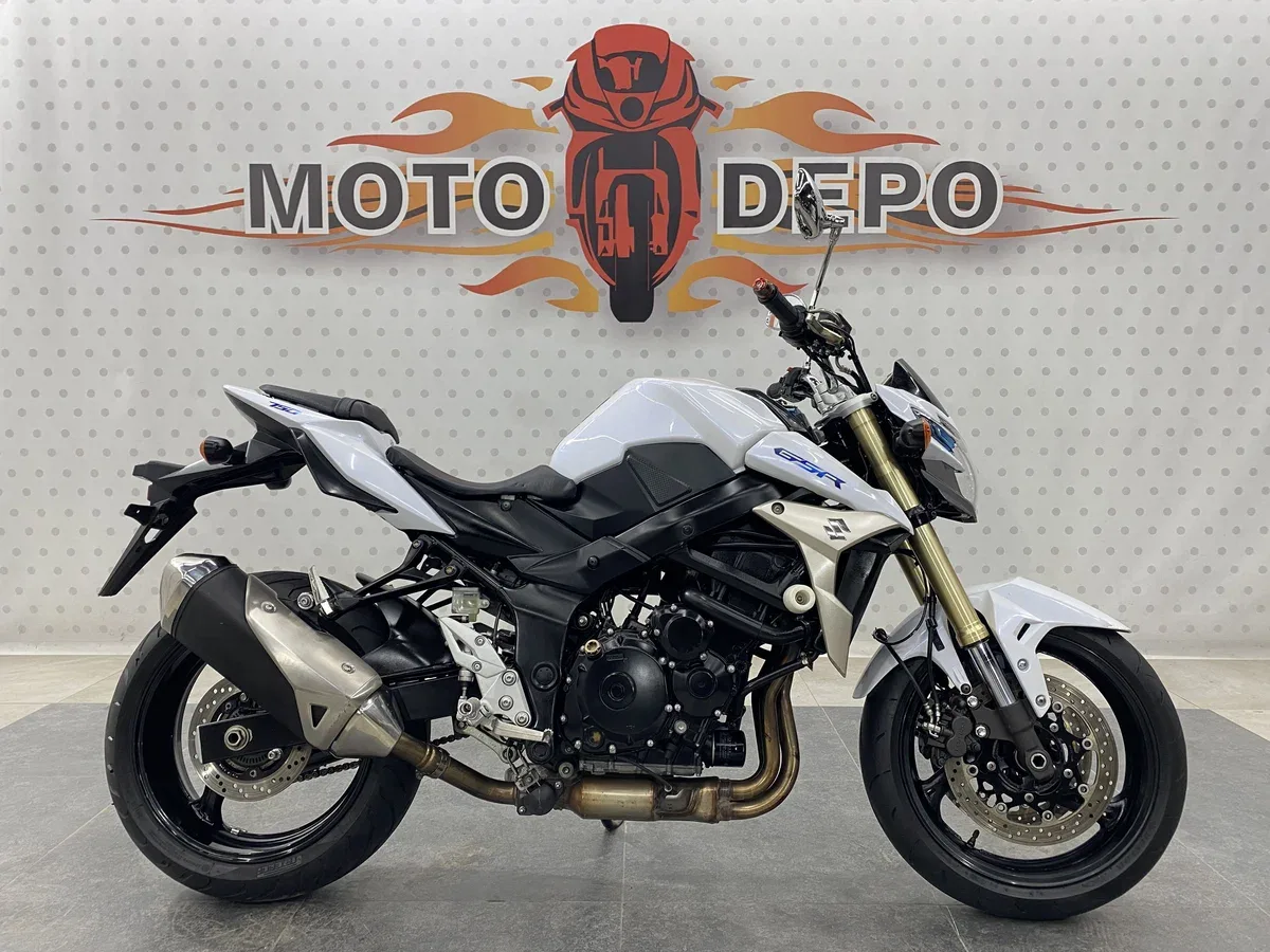 Suzuki GSR750