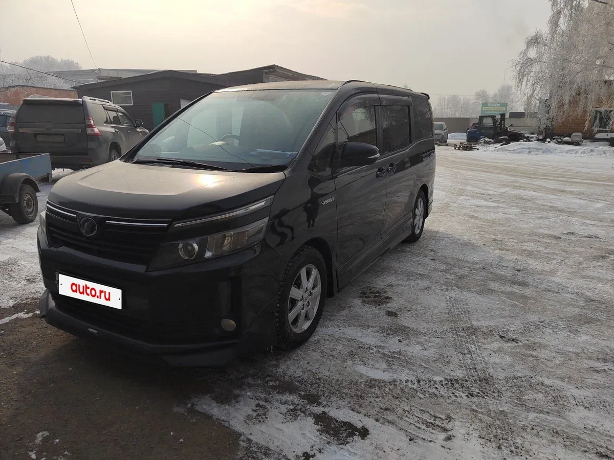 Toyota Voxy III (R80)