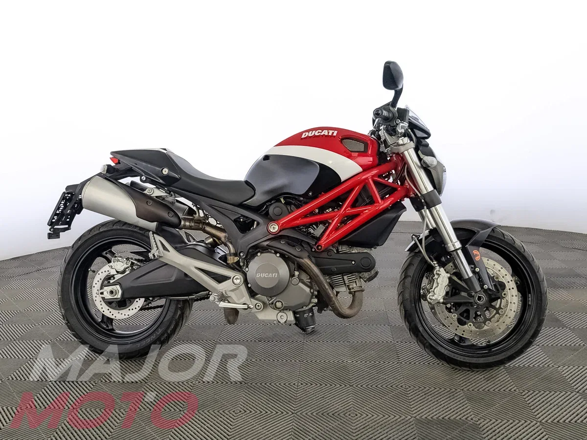 Ducati Monster 696