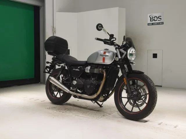 Triumph Street Twin