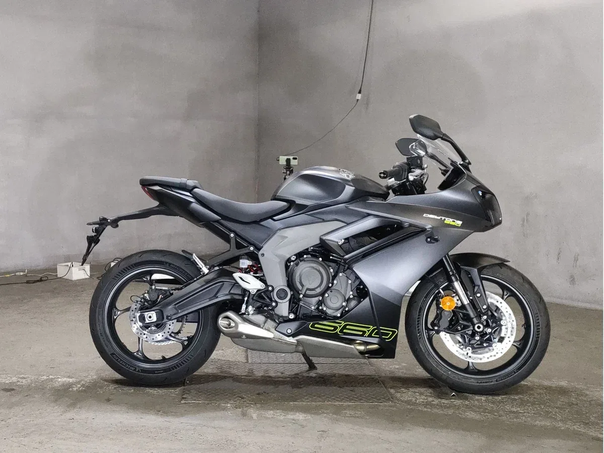 Triumph Daytona 660