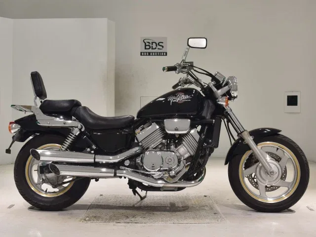 Honda Magna