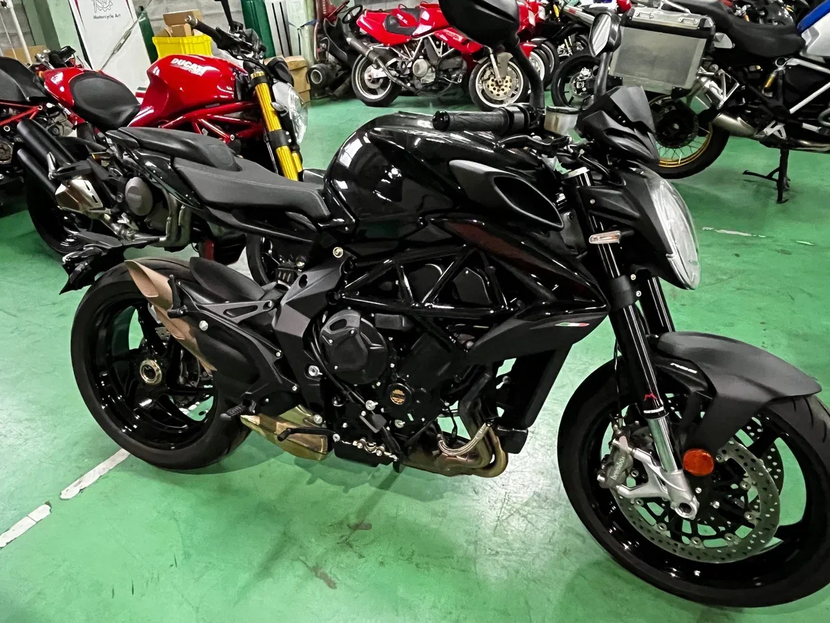 MV Agusta Brutale 800