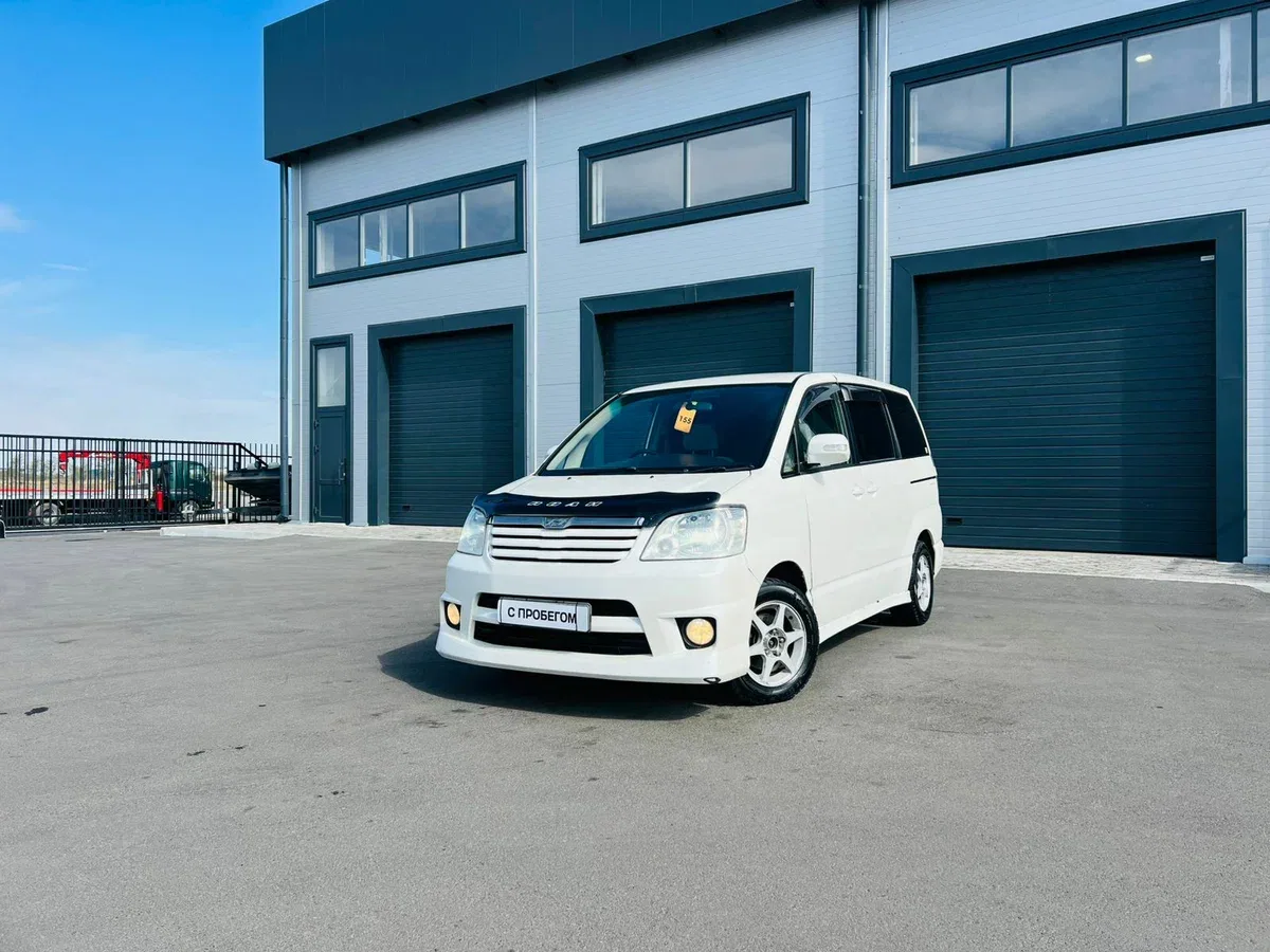 Toyota Noah I (R60)