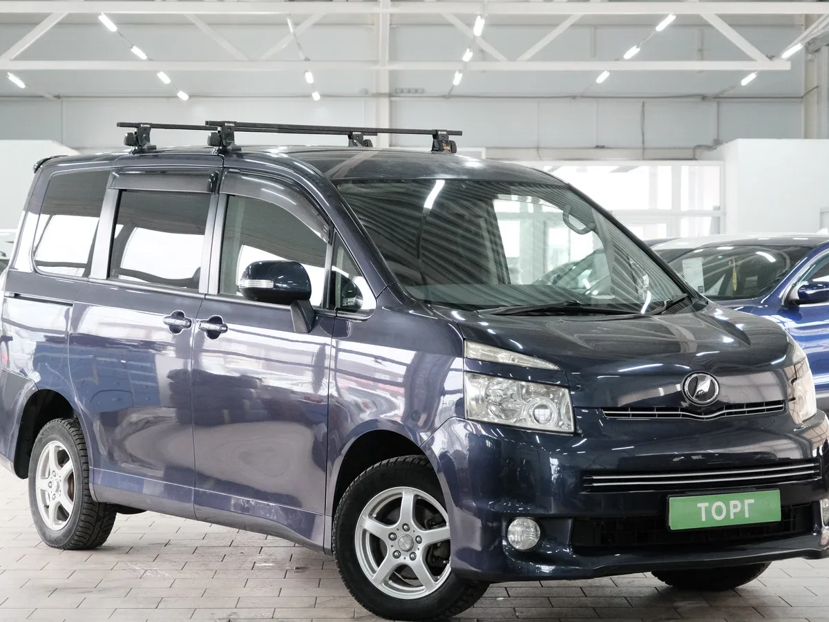 Toyota Voxy II (R70)
