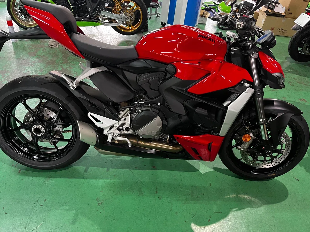 Ducati Streetfighter V2