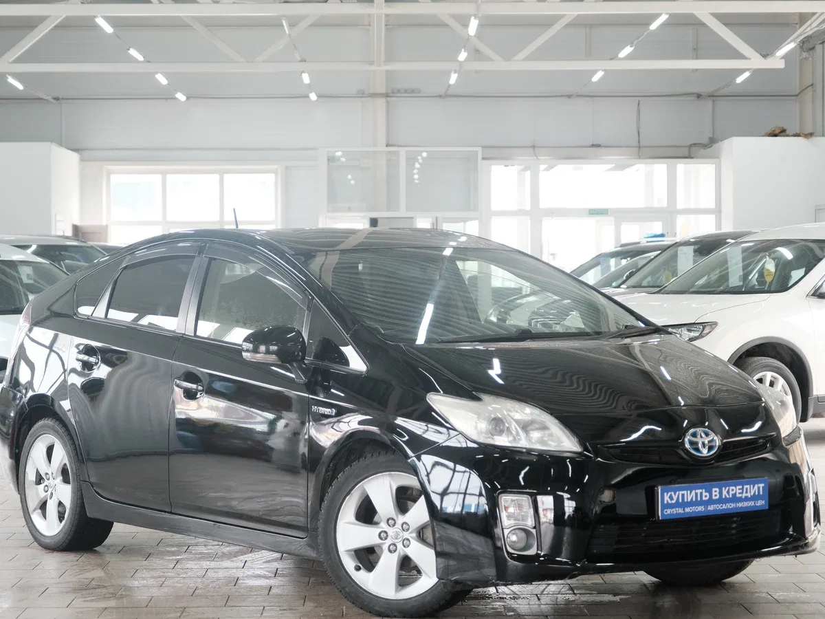 Toyota Prius III Рестайлинг (XW30)