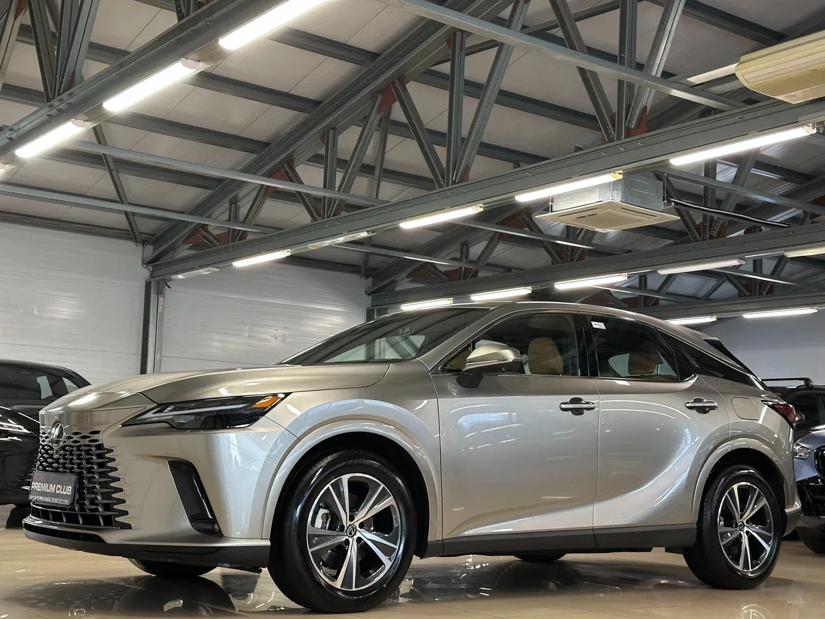 Lexus RX V