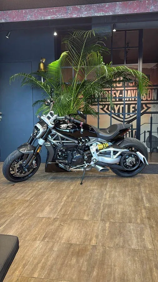 Ducati Diavel Carbon