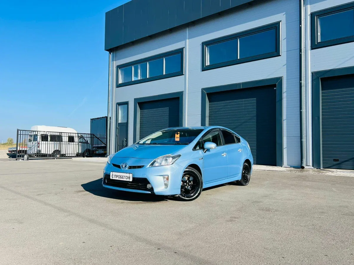 Toyota Prius III Рестайлинг (XW30)