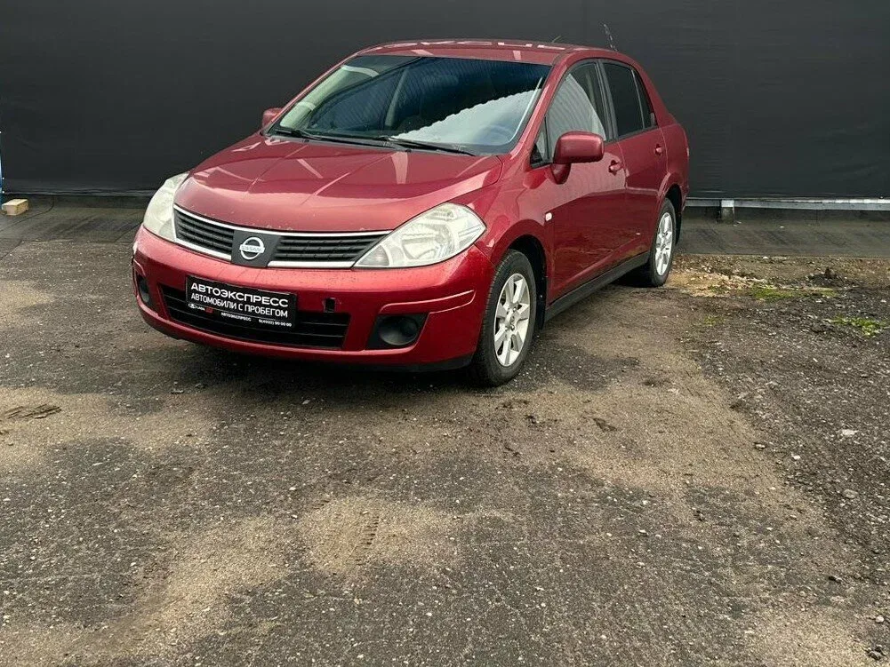 Nissan Tiida I