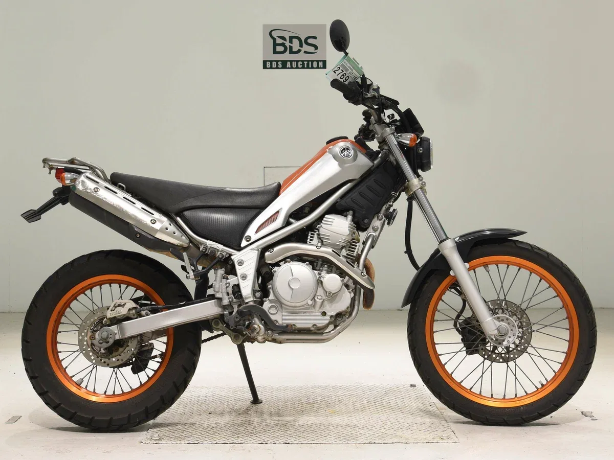 Yamaha XG250 Tricker