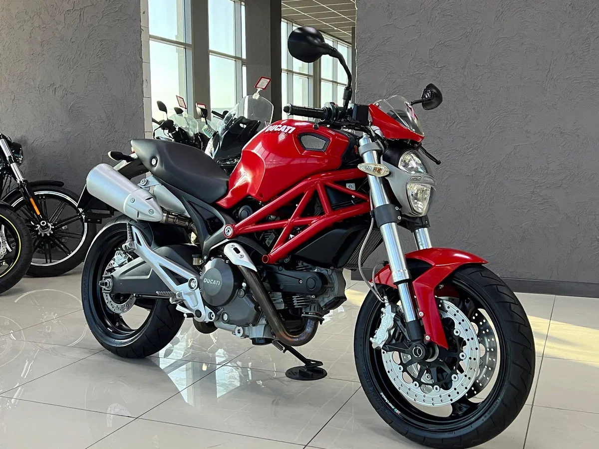 Ducati Monster 696