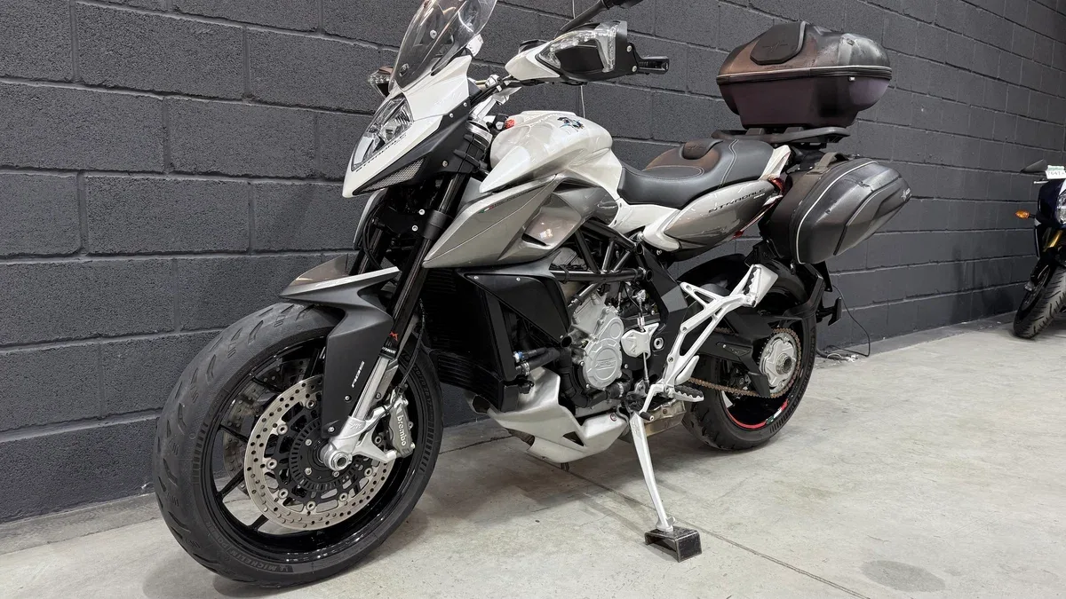 MV Agusta Stradale 800