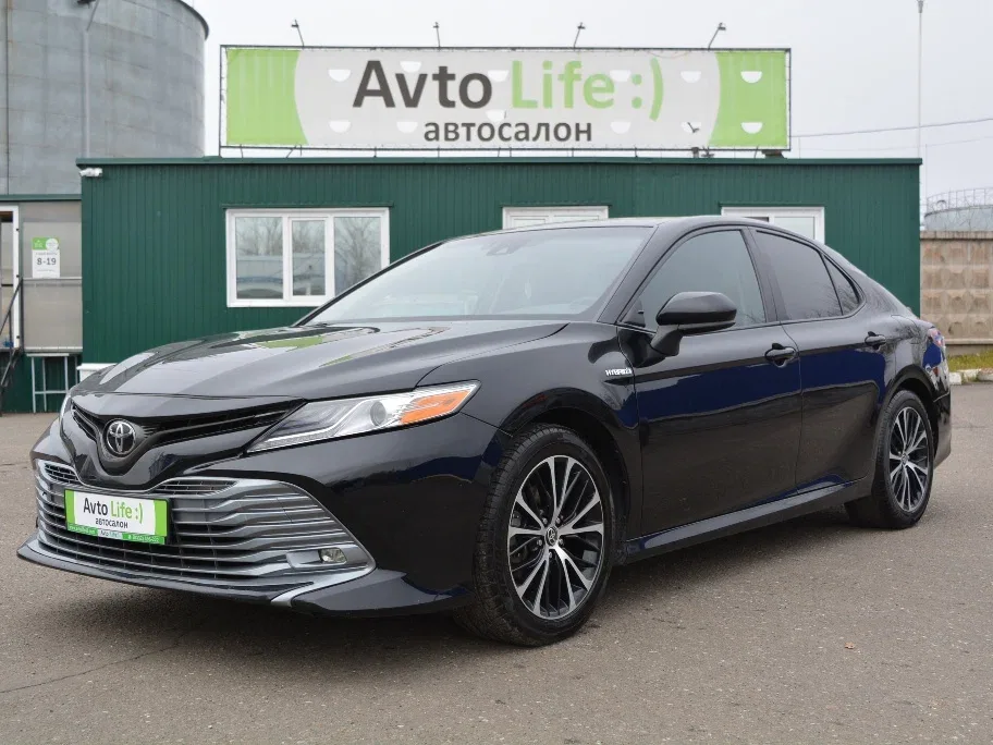 Toyota Camry VIII (XV70)