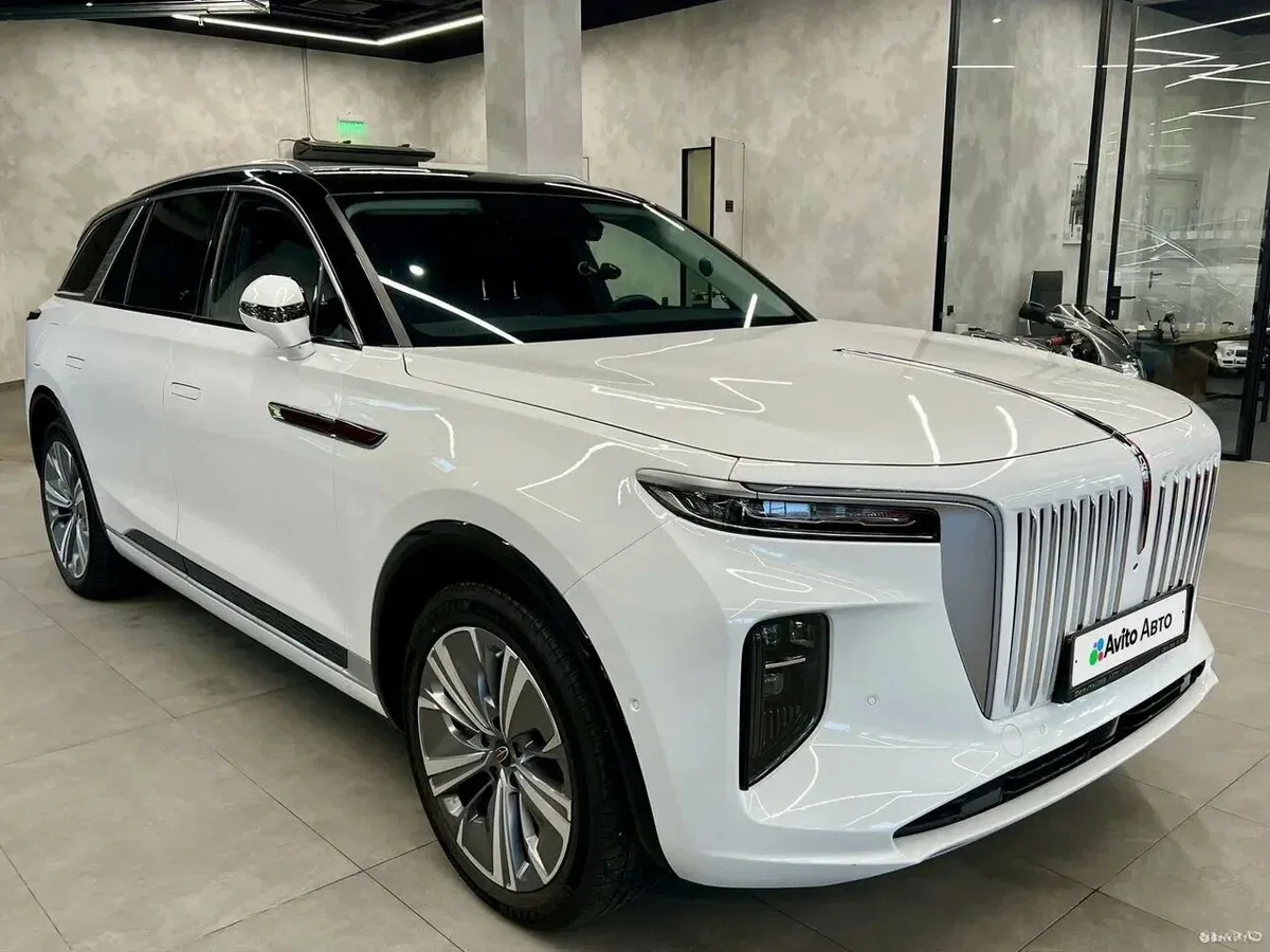 Hongqi E-HS9