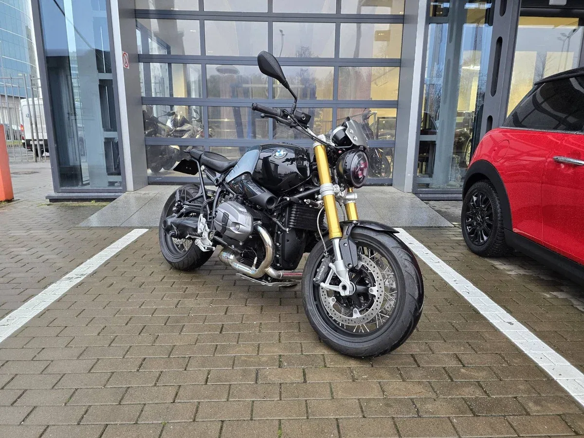 BMW R nine T
