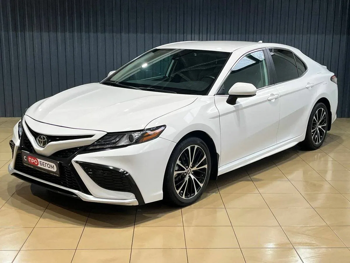 Toyota Camry VIII (XV70)