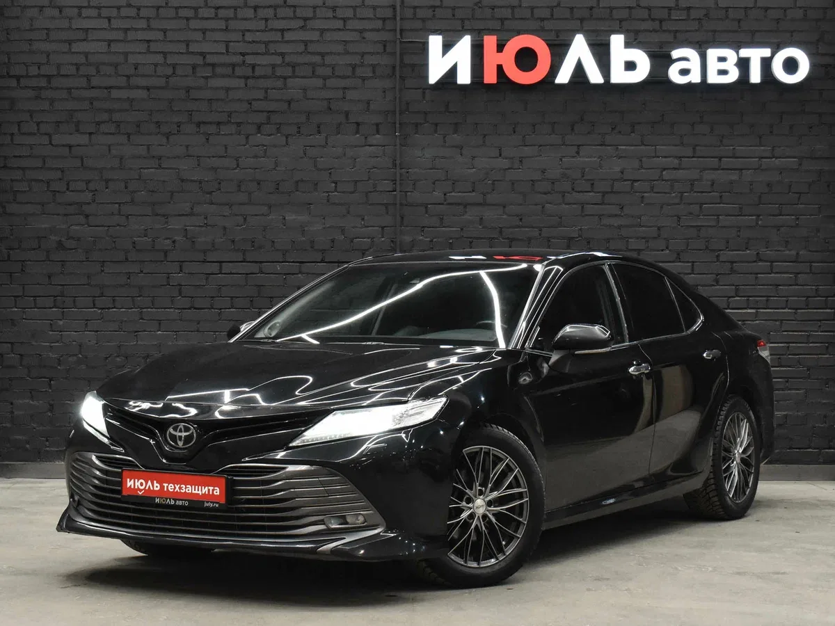Toyota Camry VIII (XV70)
