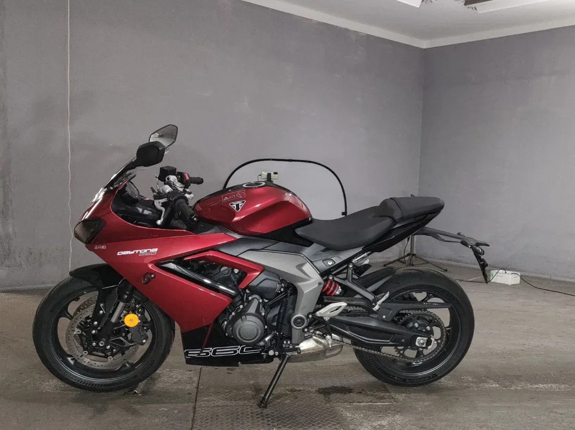Triumph Daytona 660