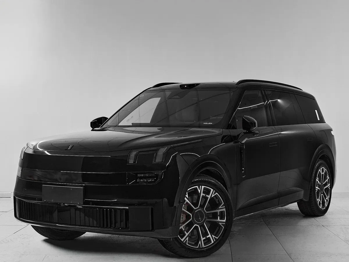 Lynk & Co 900