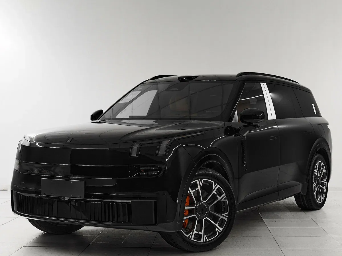 Lynk & Co 900