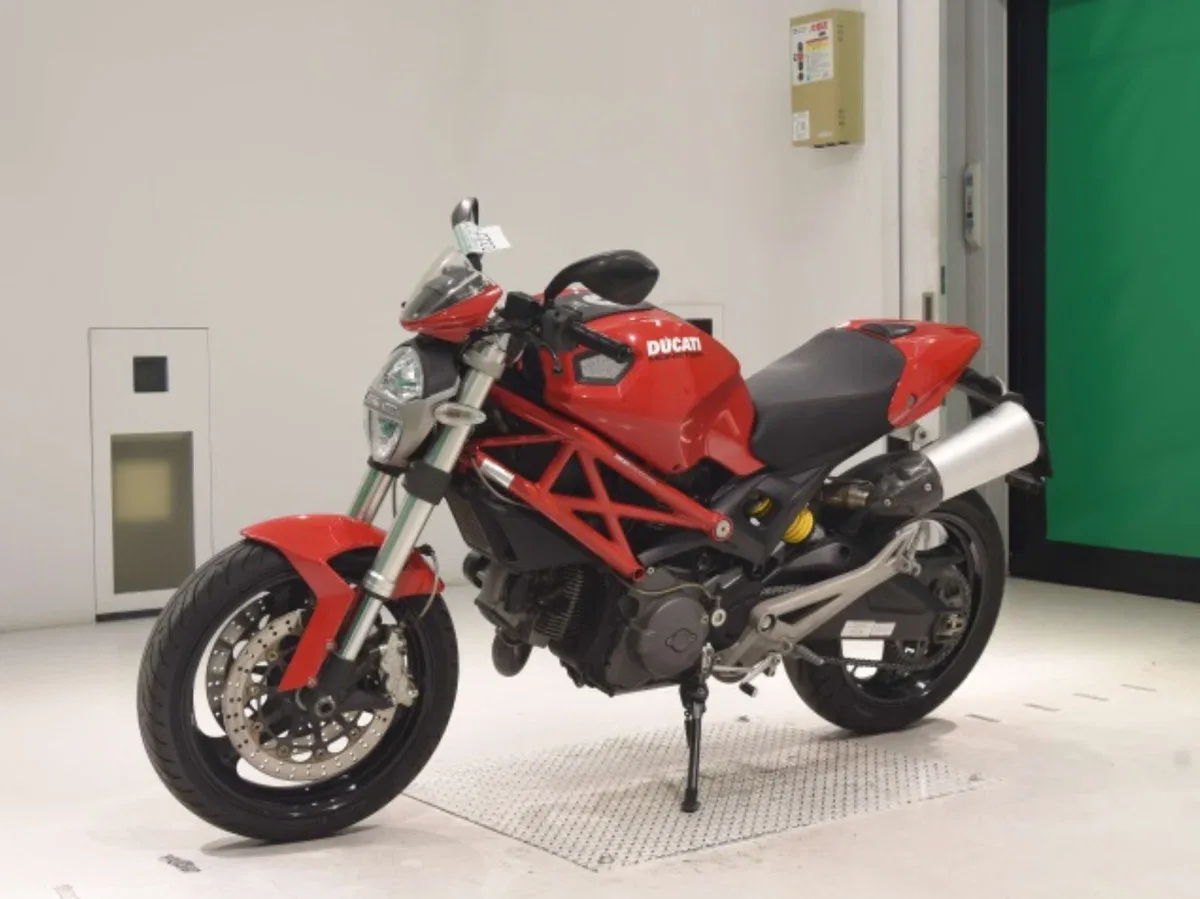 Ducati Monster 696