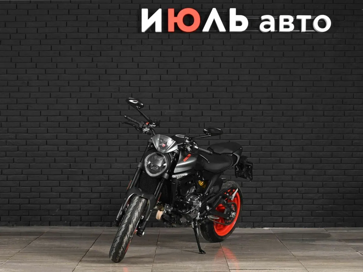 Ducati Monster 937