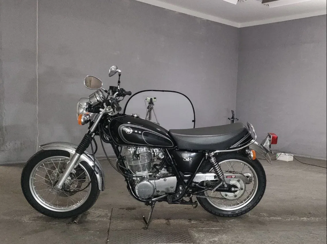 Yamaha SR400
