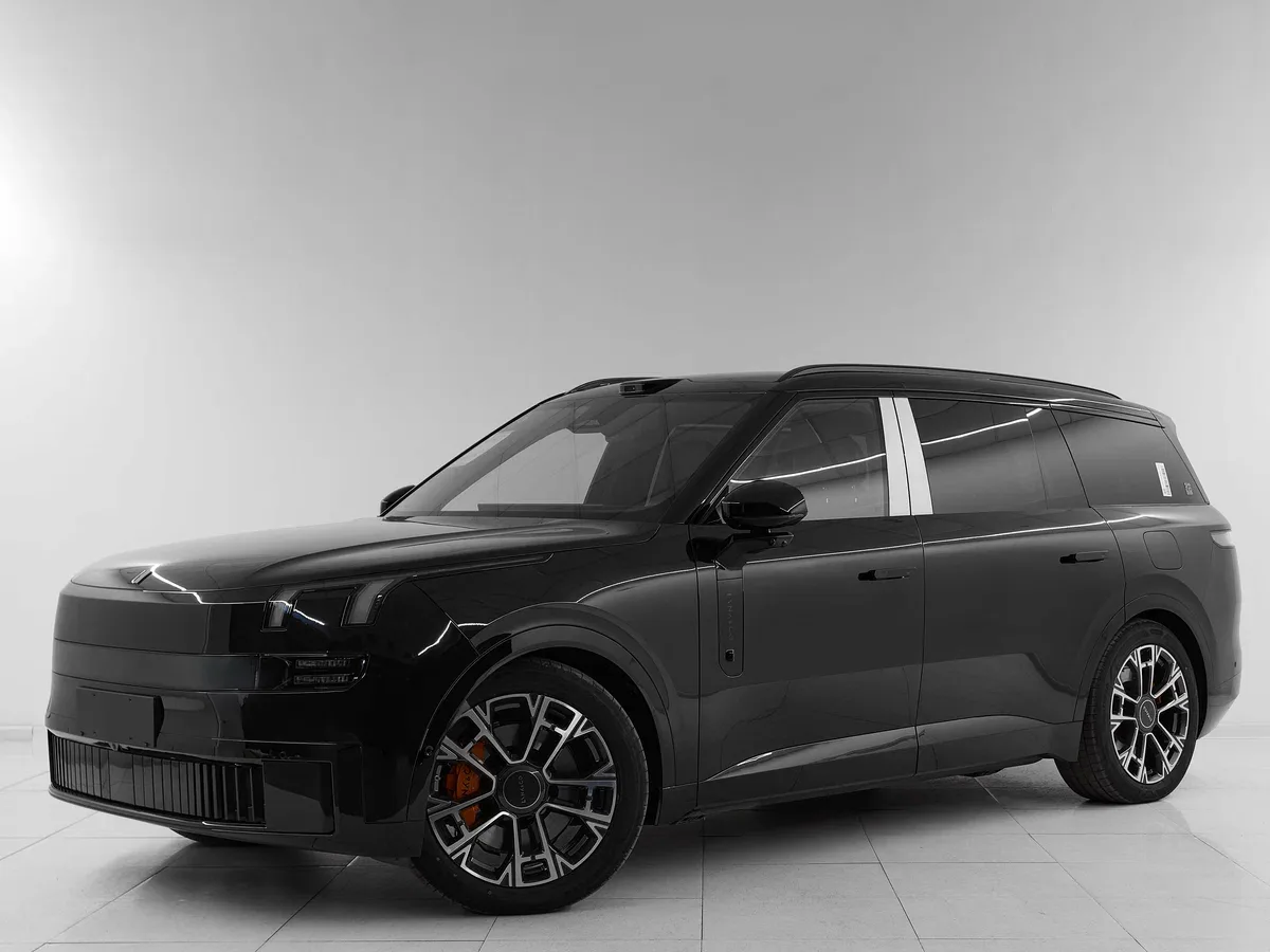 Lynk & Co 900