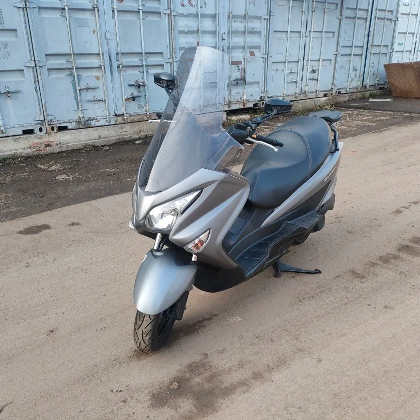 Suzuki Burgman UH 200