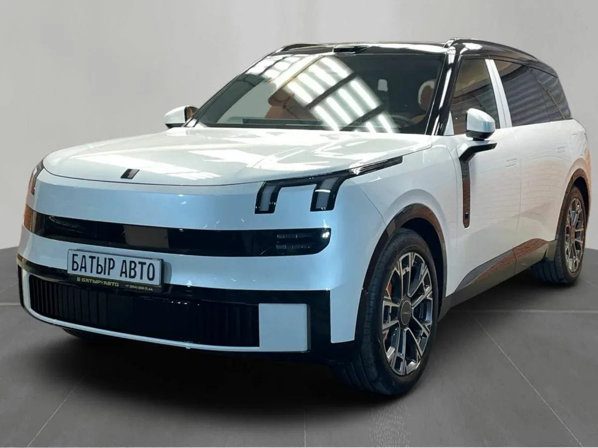Lynk & Co 900