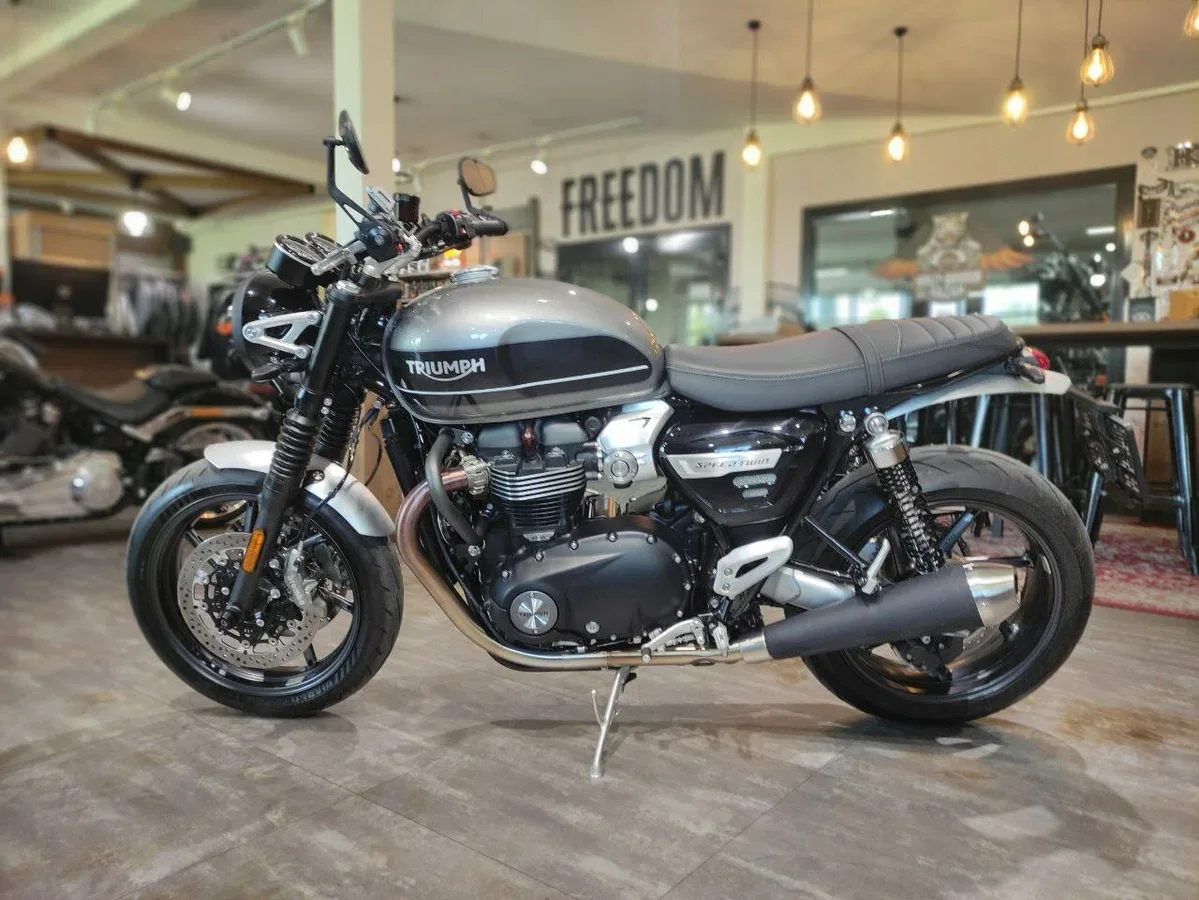 Triumph Street Twin
