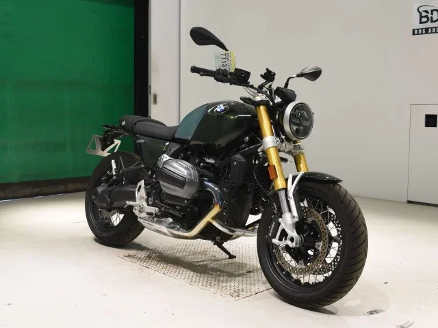 BMW R nine T