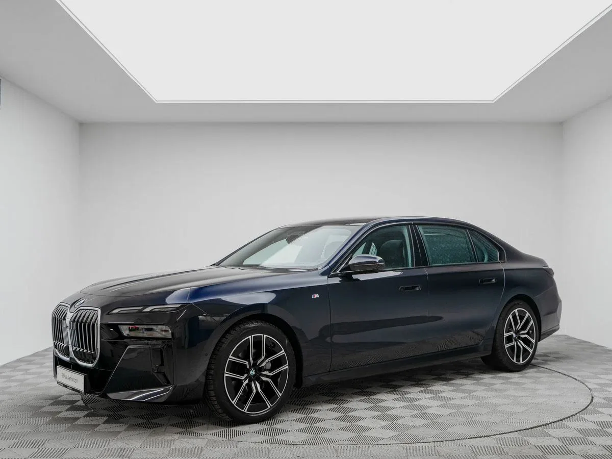 BMW 7 серии VII (G70)